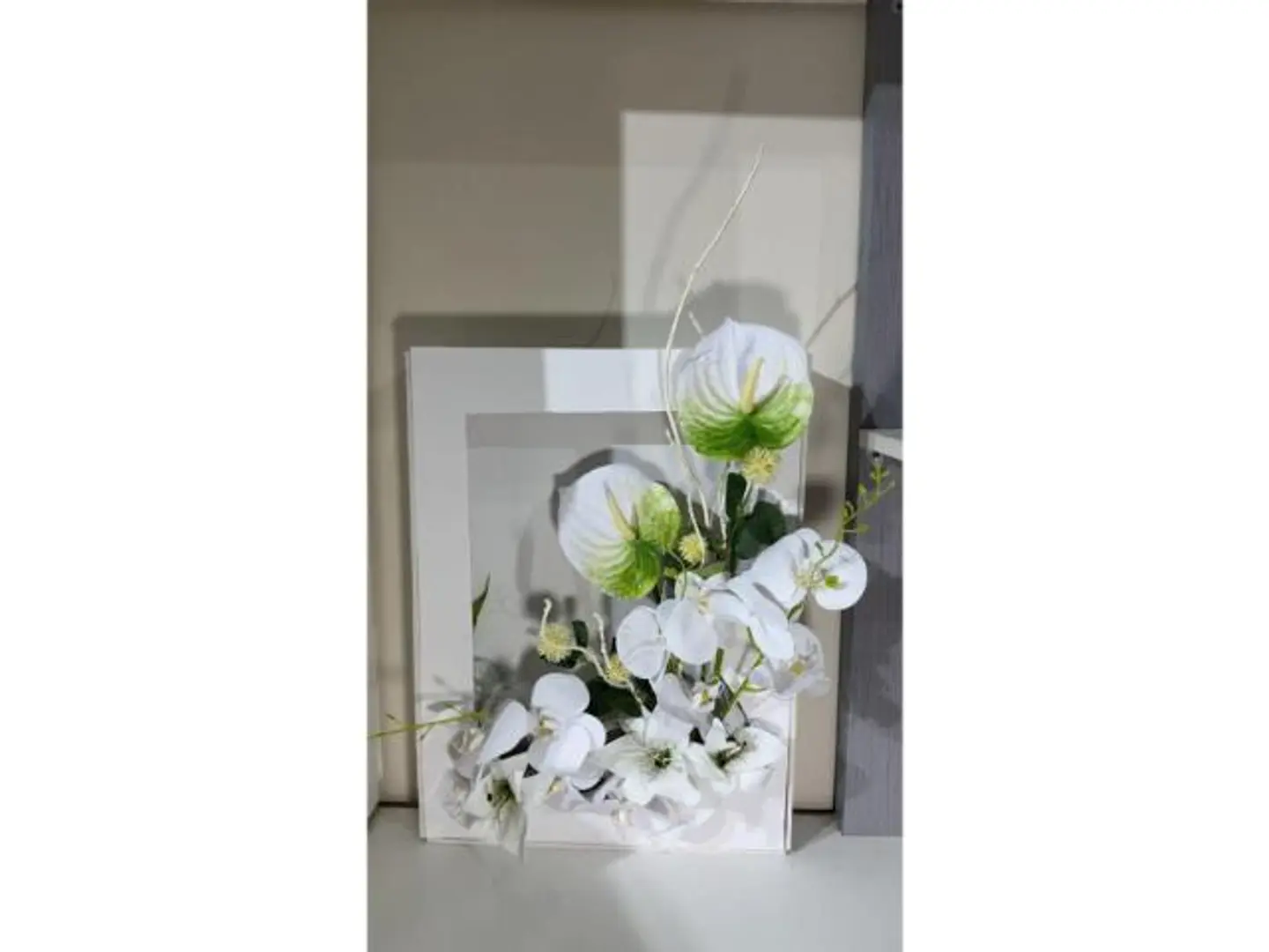 White Flower Palette With Frame