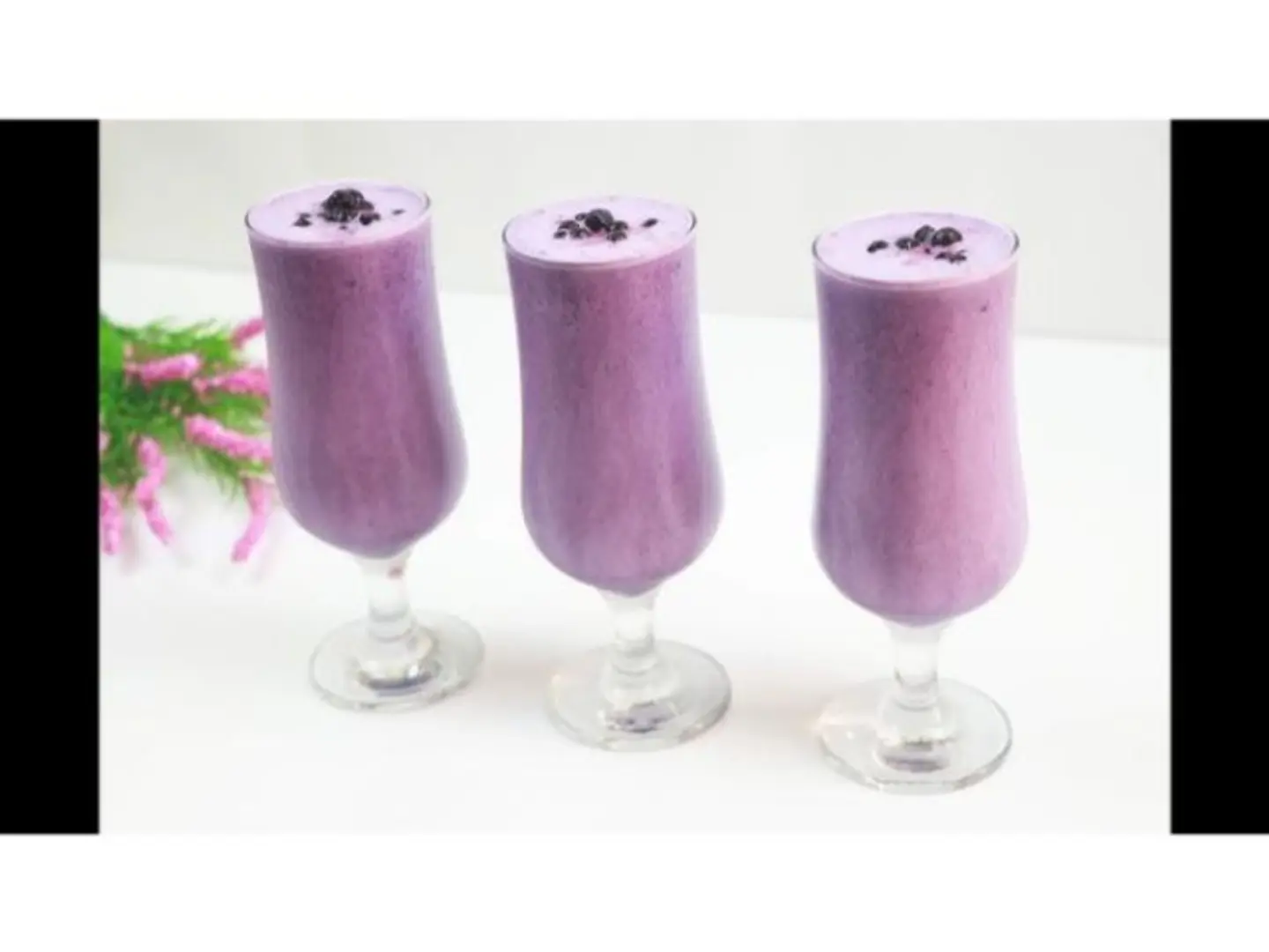 ميلك شيك توت اسود