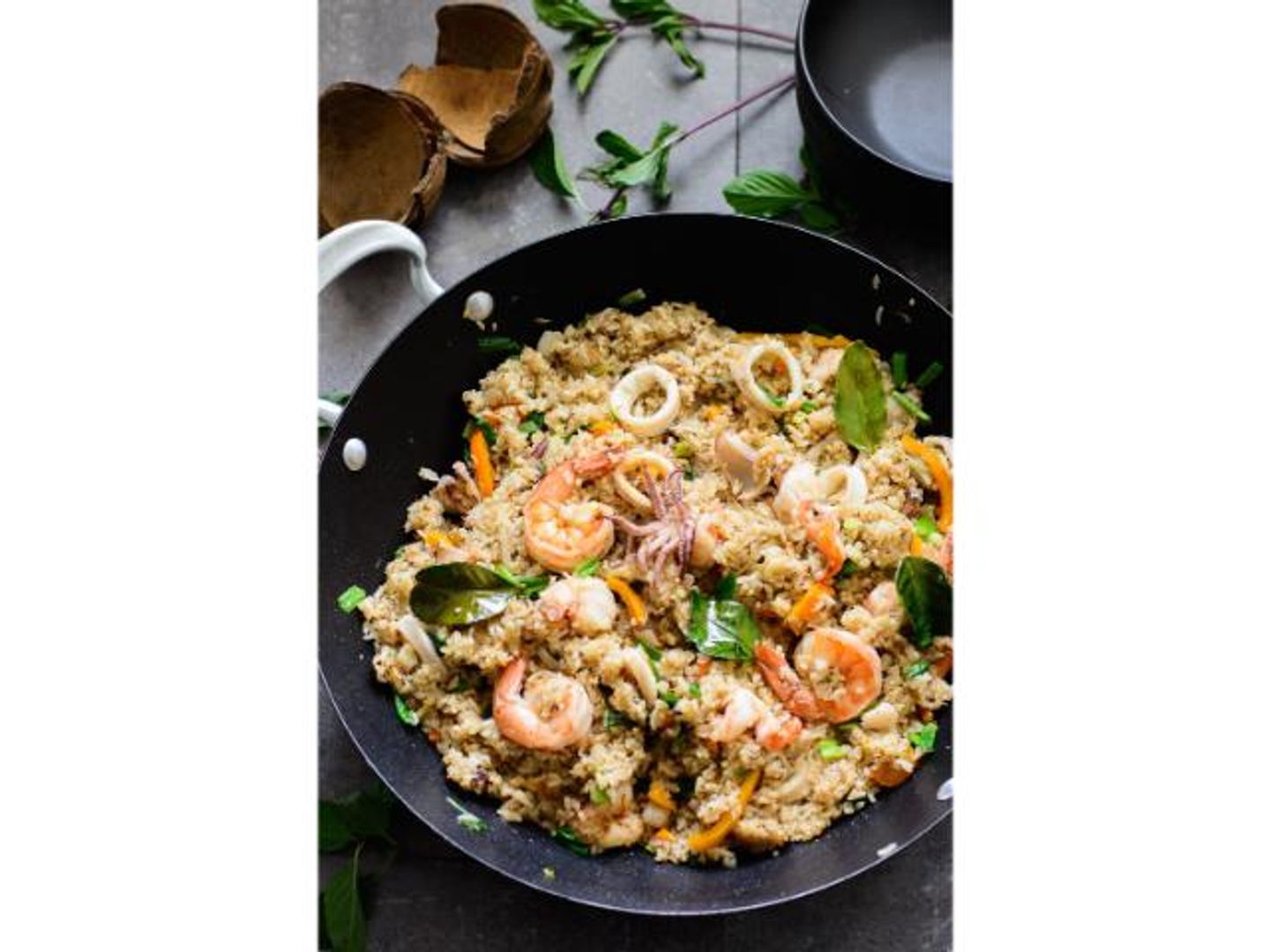مجموعة مأكولات بحرية مع الأرز