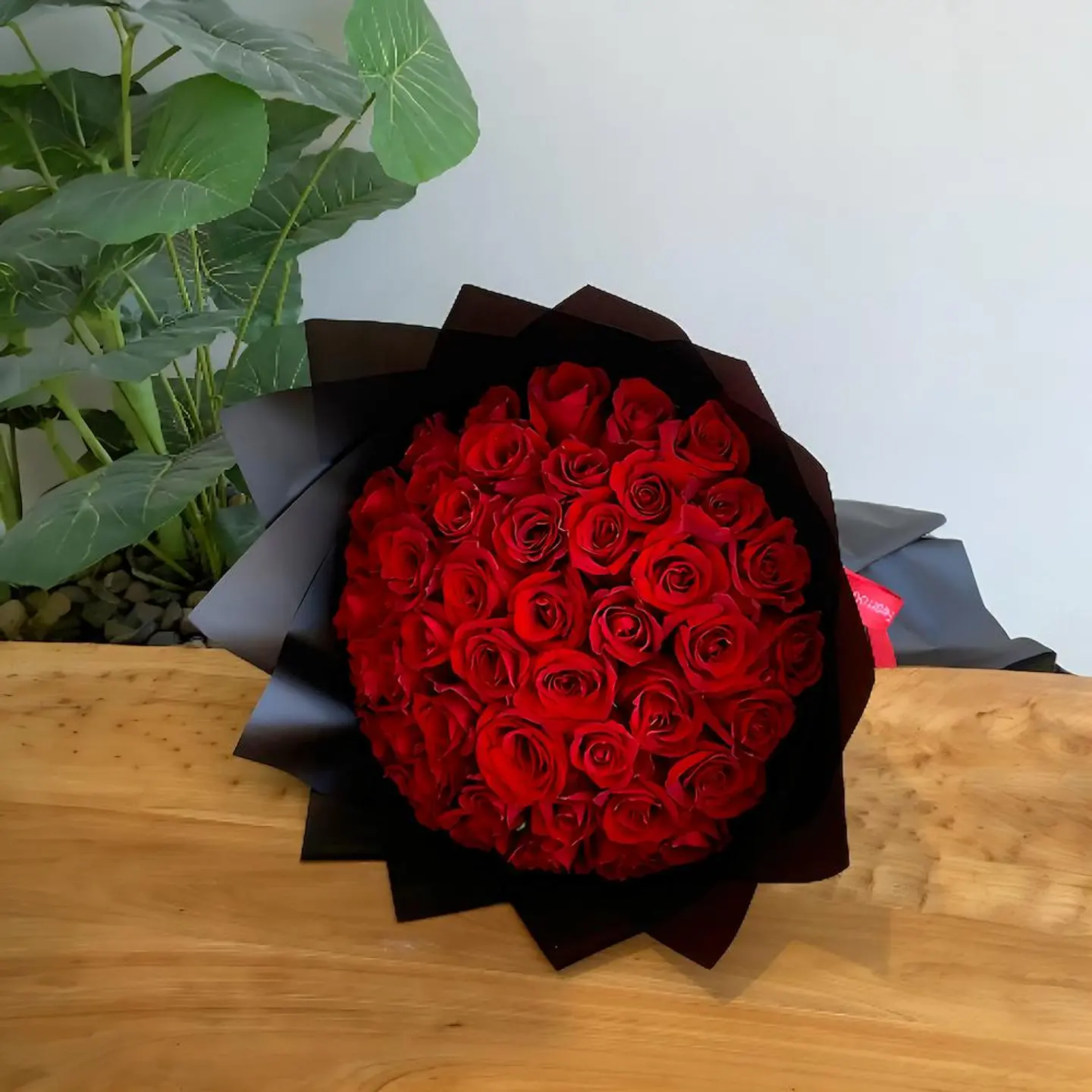 باقة الزهور الحمراء