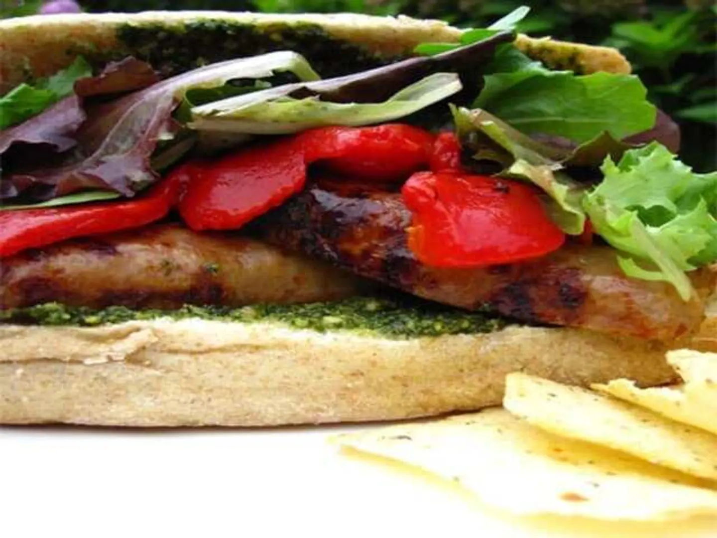 ساندوتش سجق بلدى جريل خبز فرنسى