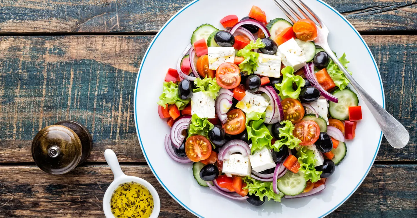 سلطة يوناني