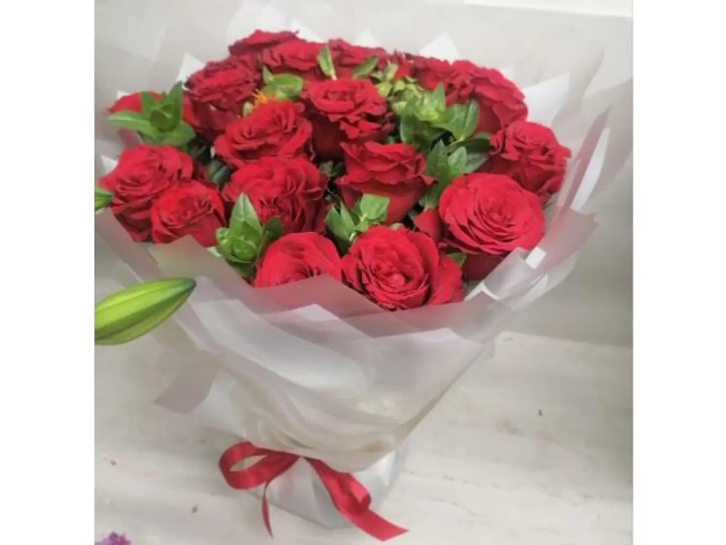 باقة جوري مع أكسسوارات