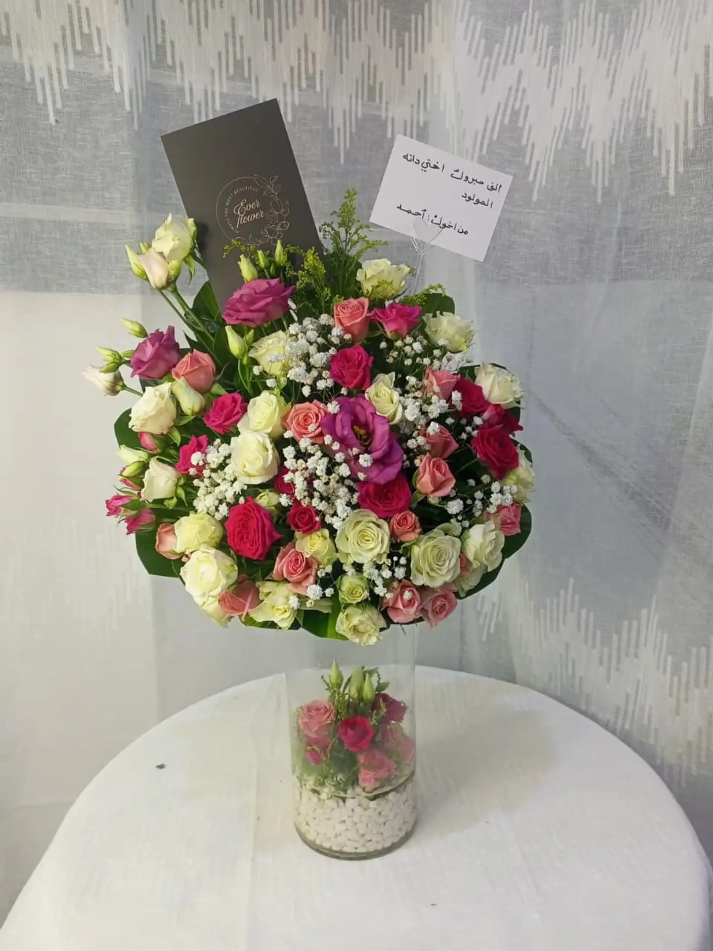 بوكية زجاجي بورود الجوري وبيبي روز