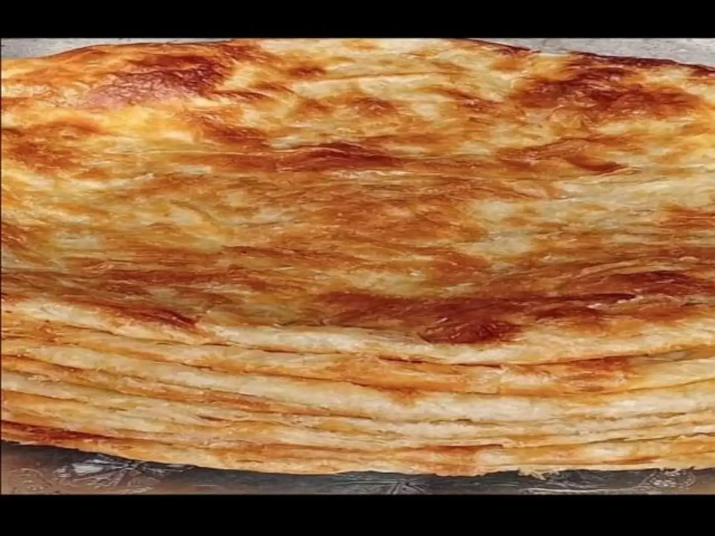 Small Meshletet Pie With Honey, Mesh And Cream