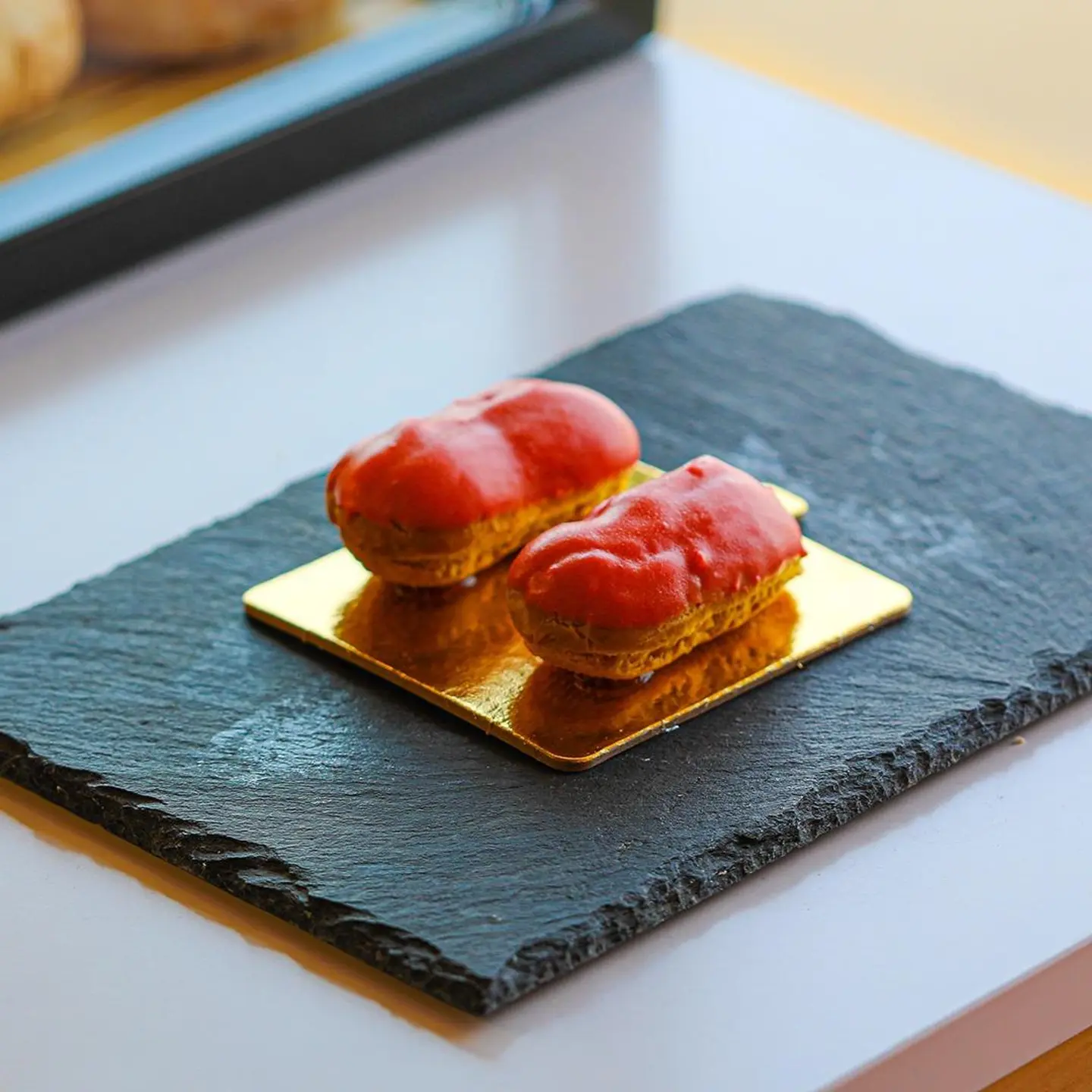 Strawberry éclair