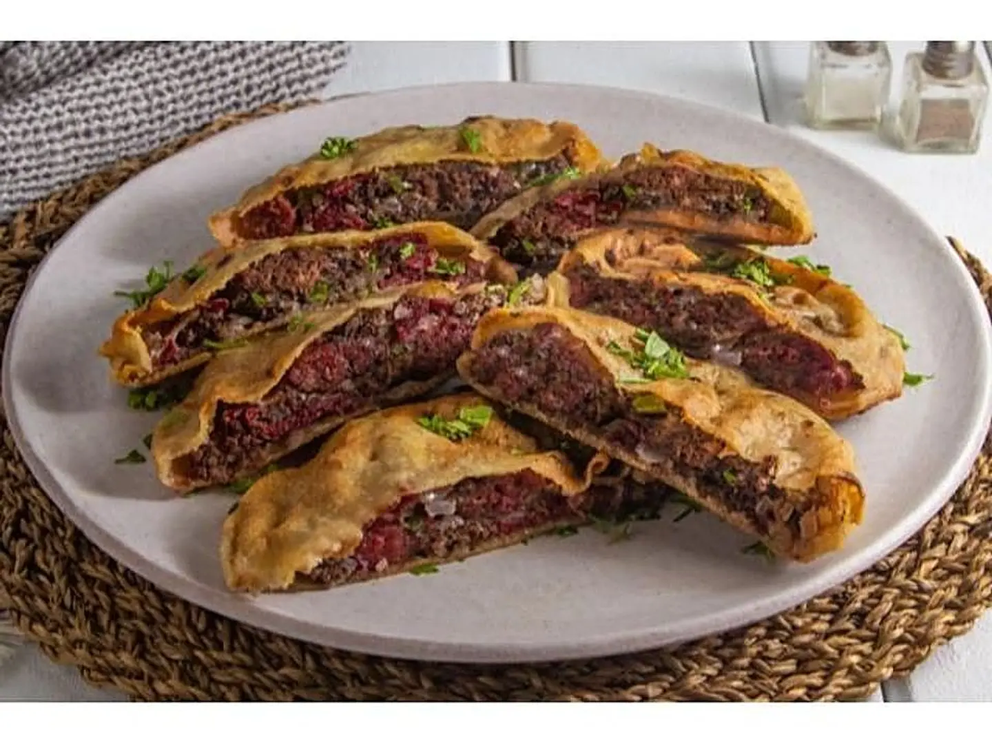 حواوشي سجق بسطرمة