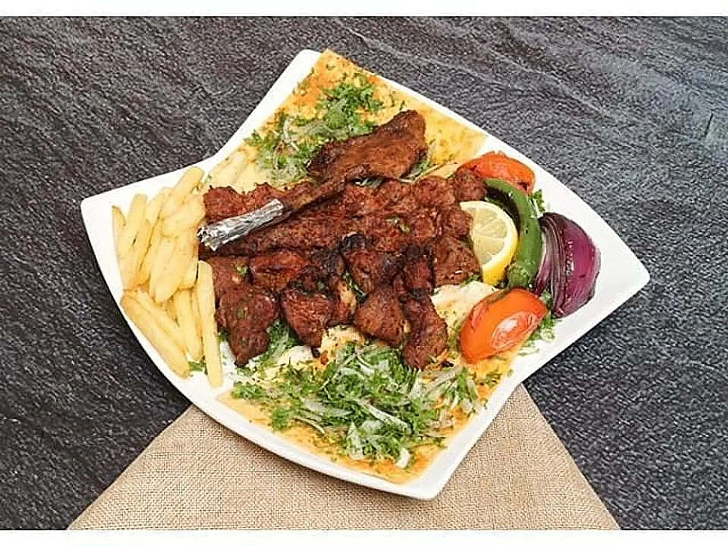 مشكل لحم و قطع ريش