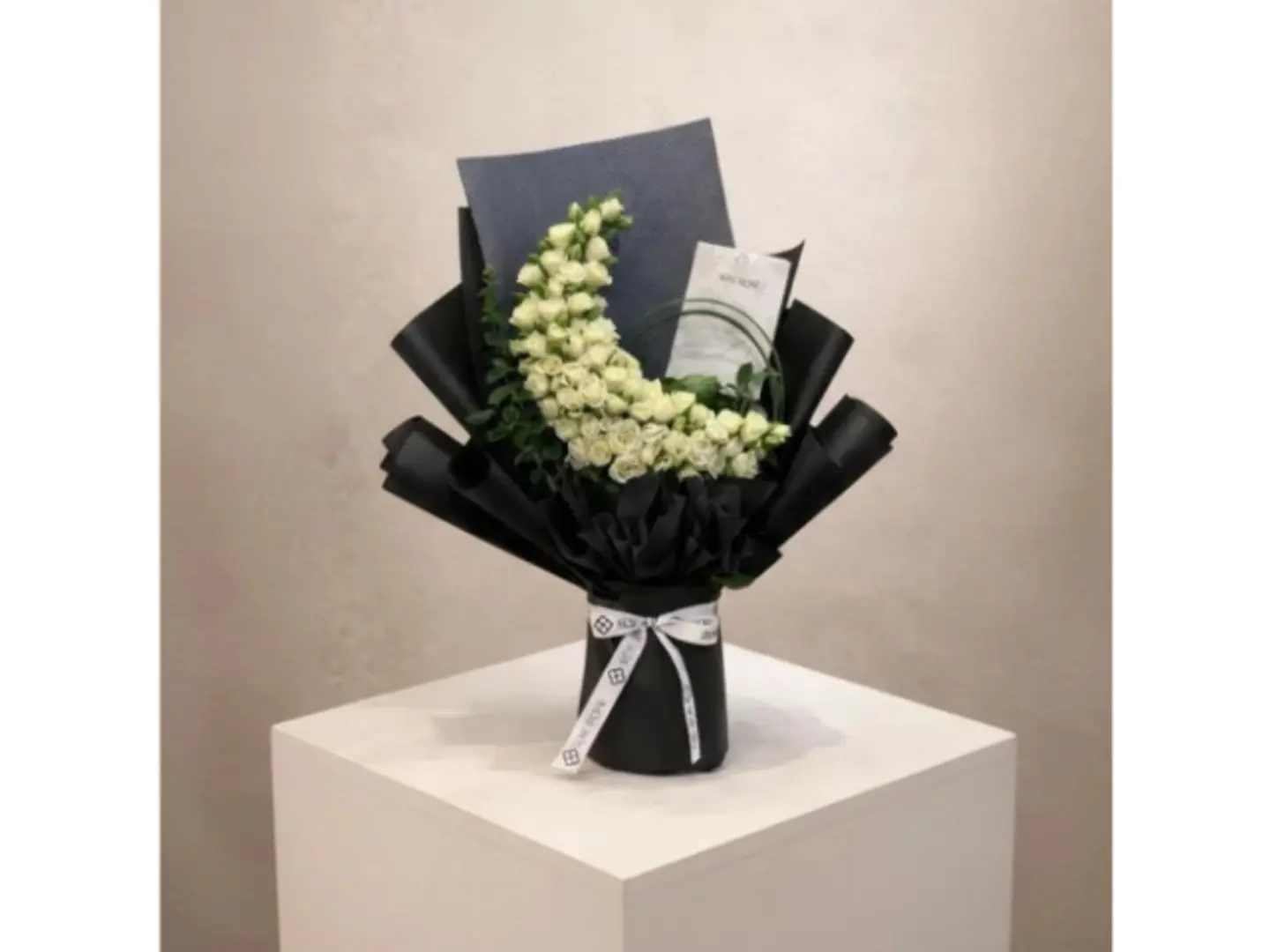 هلال الليل الفاخر