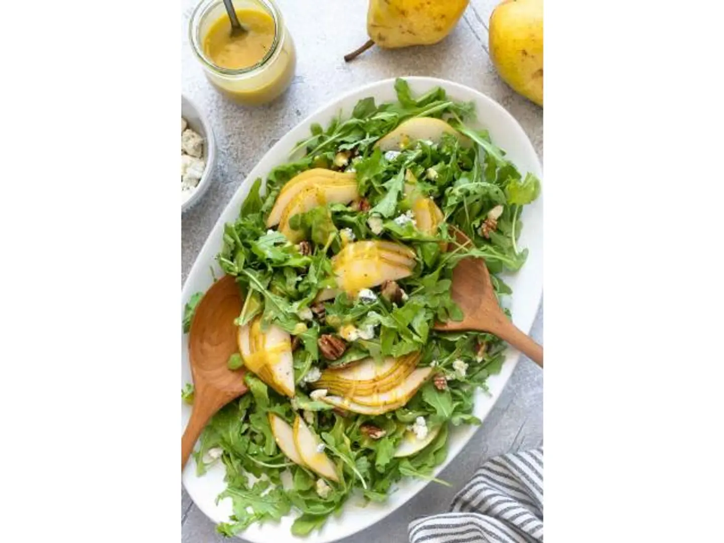 Arugula Salad With Pears And Nuts
