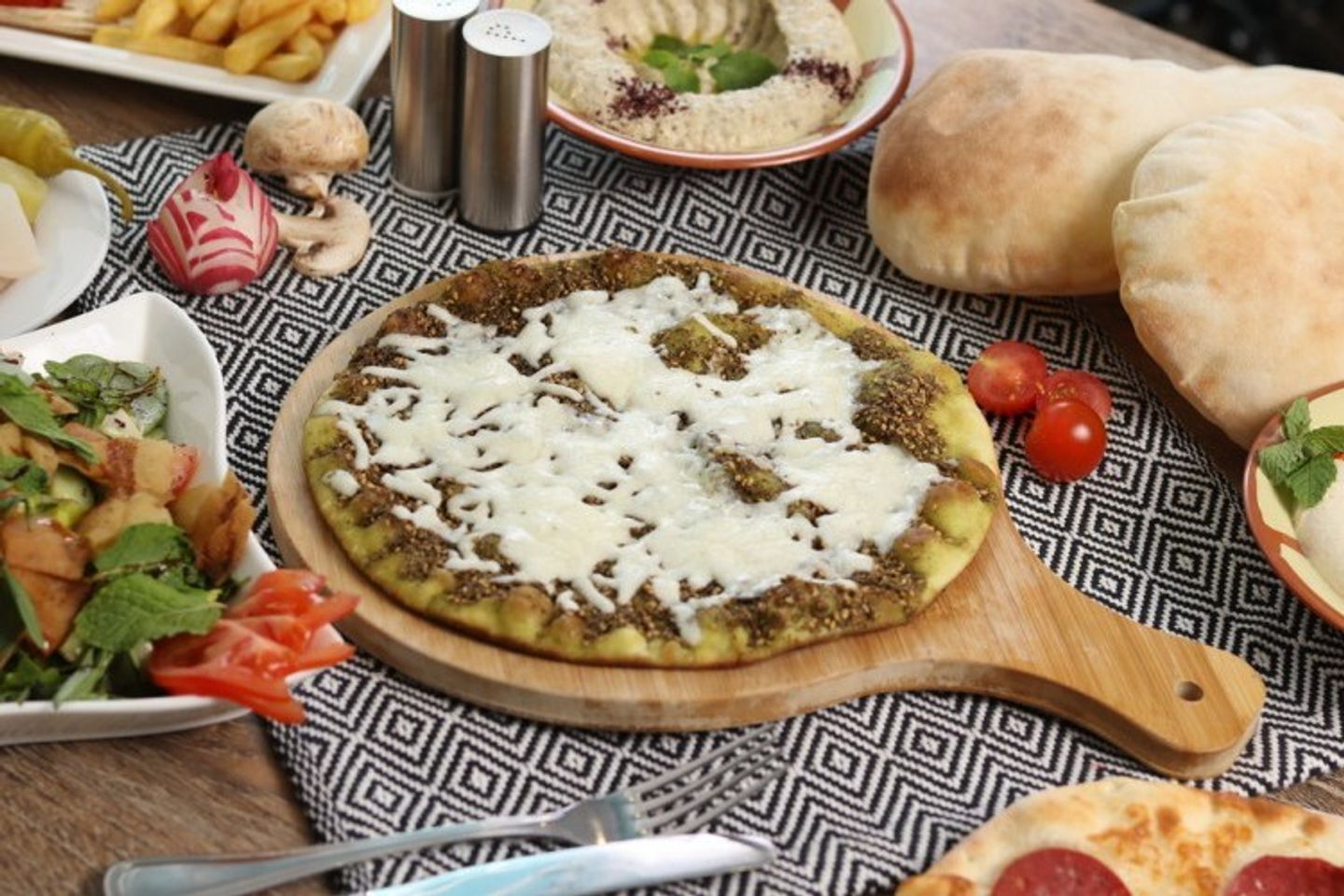 جبن و زعتر