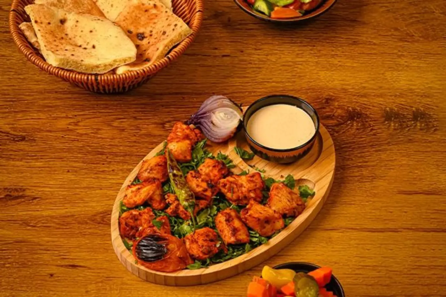 صحن شيش طاووق