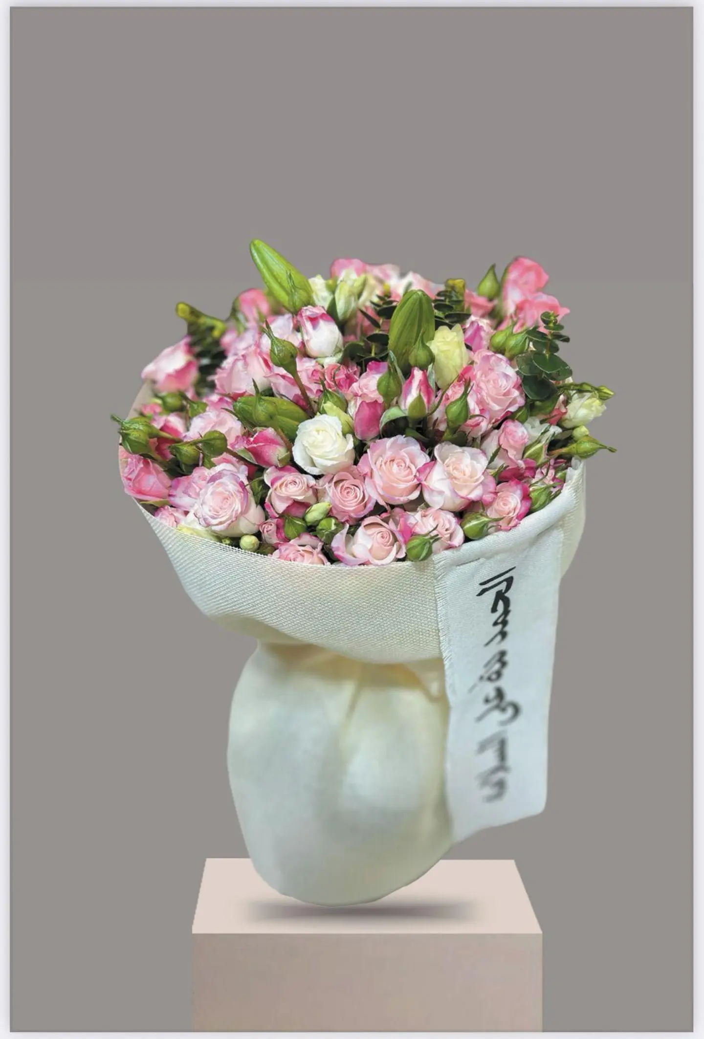 بوكيه ورد مع الشريط السلامه