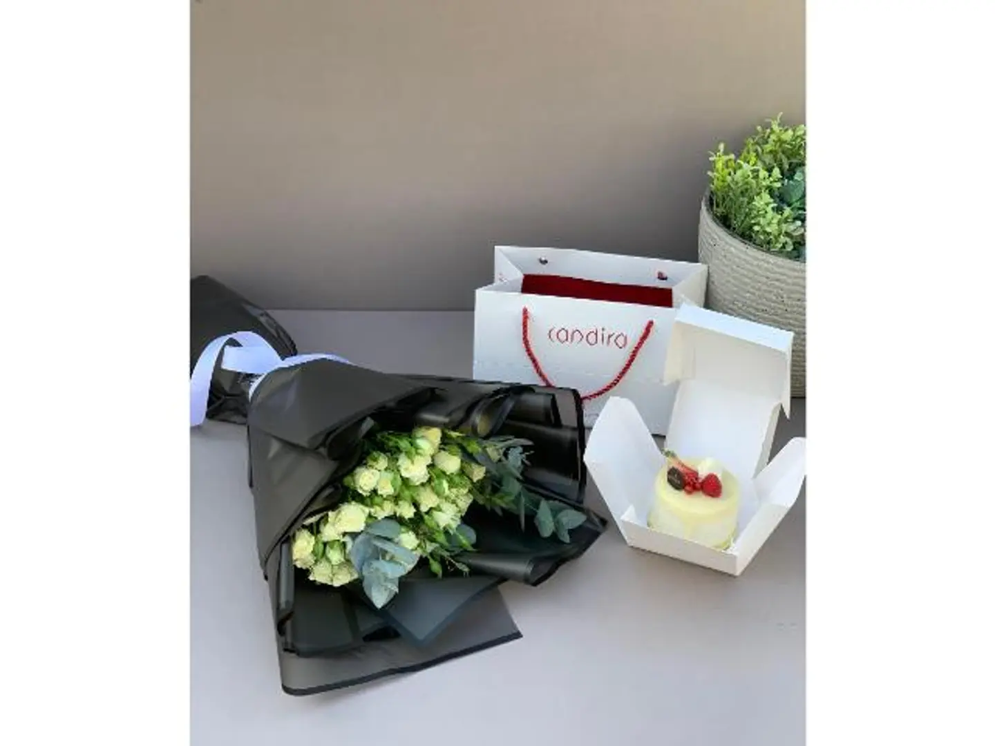 بوكيه مع كيكه التوت 2