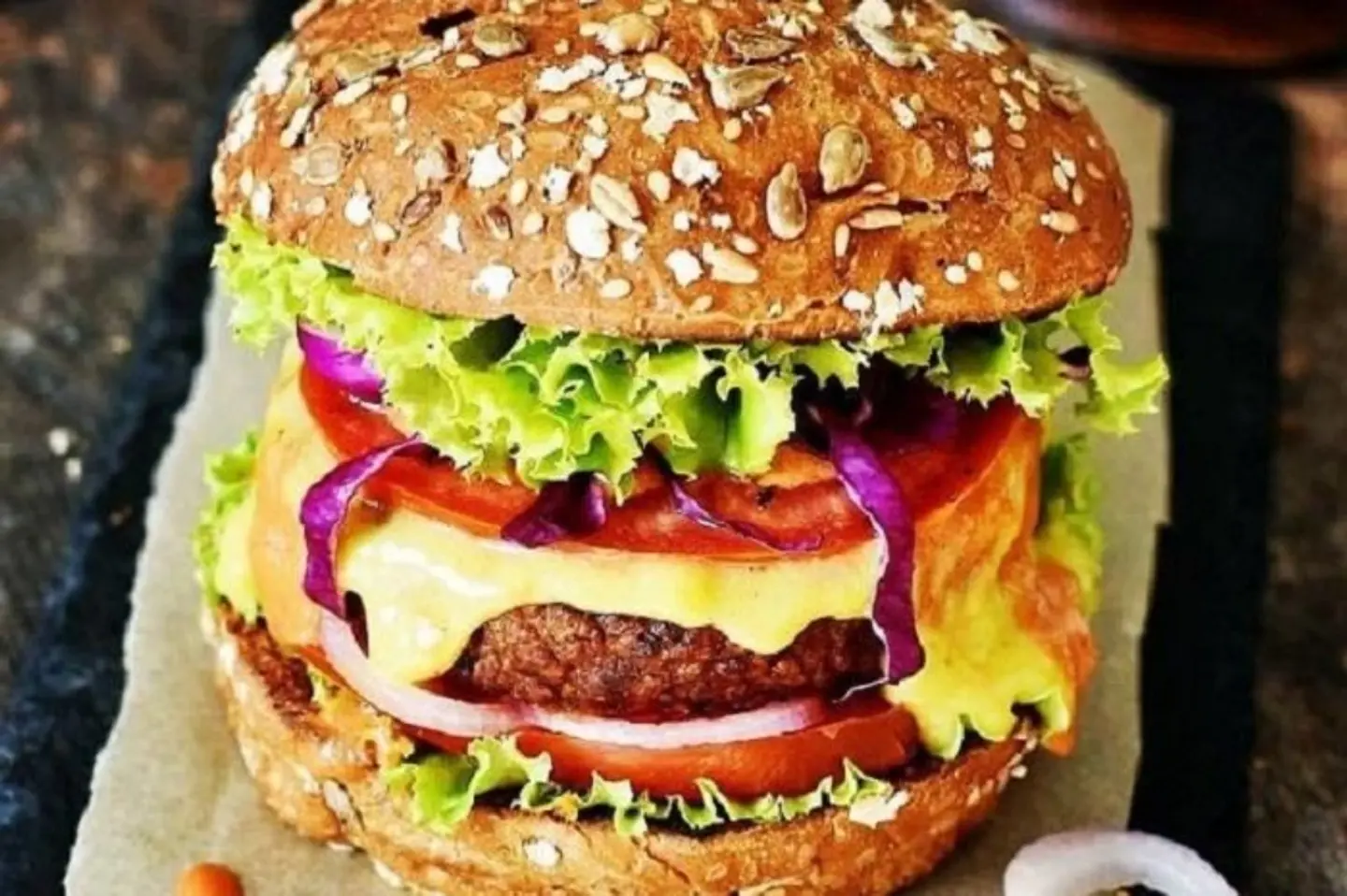 برجر لحم جامبو مع جبن