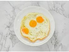 صحن بيض عيون مع جبن