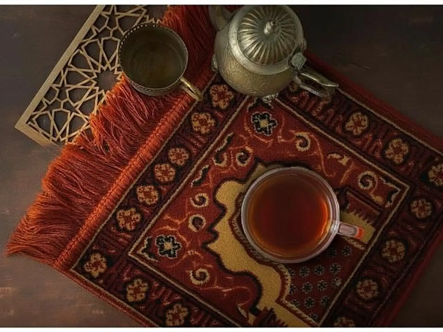 شاهي احمر سادة