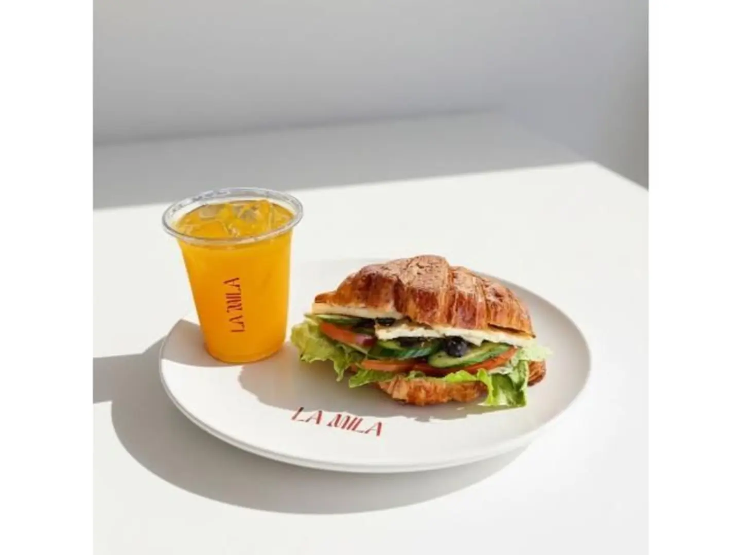 كرواسون مع عصير