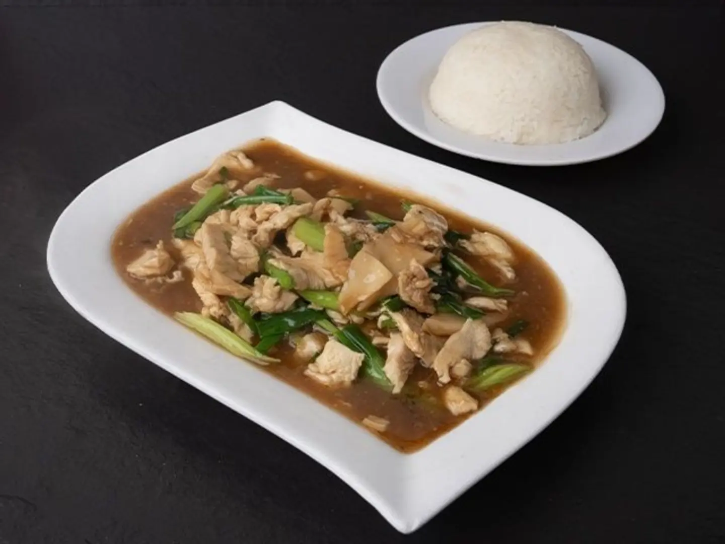 دجاج بصلصة المحار مع الأرز