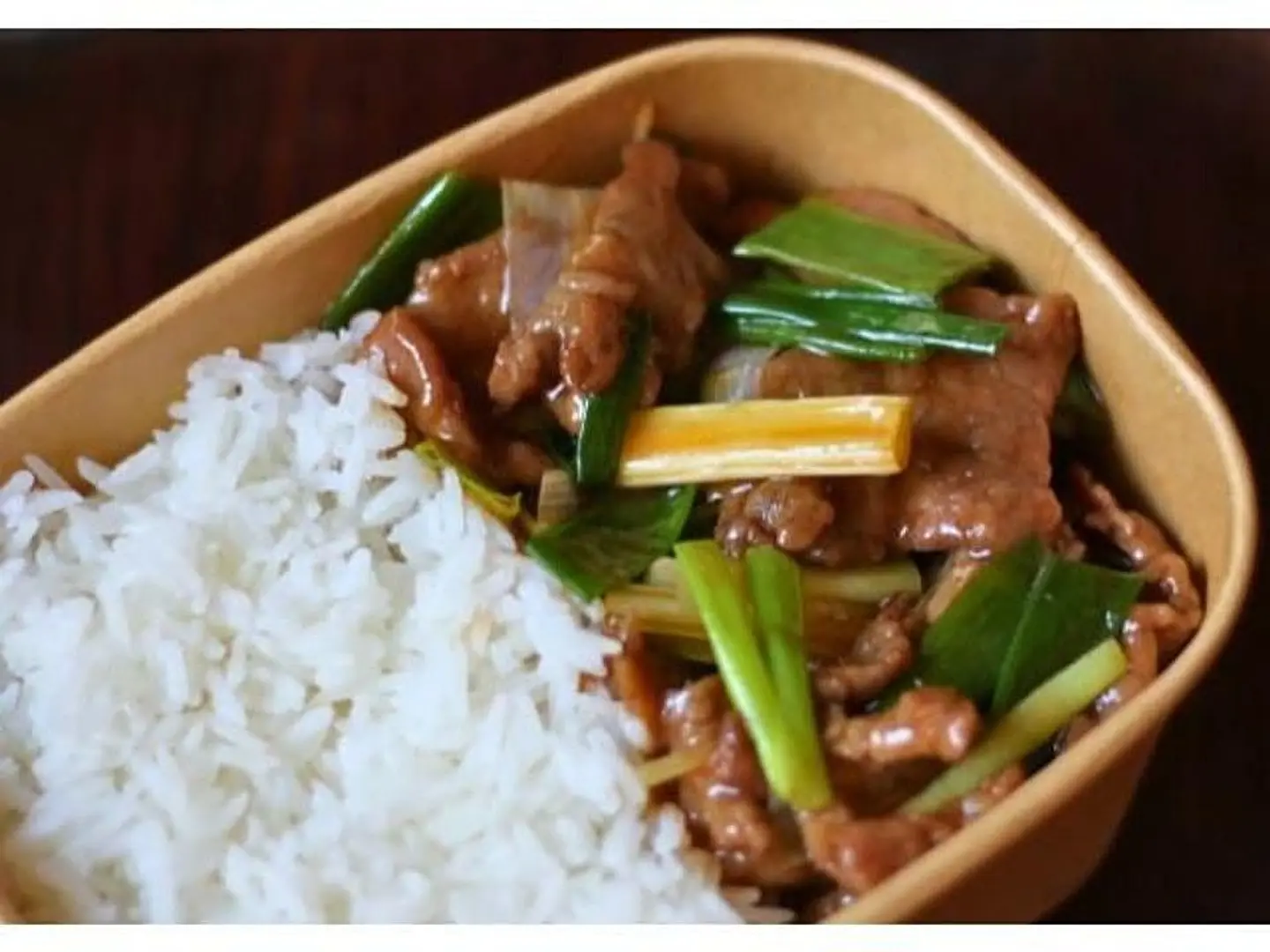 لحم بقر بالبصل الأخضر