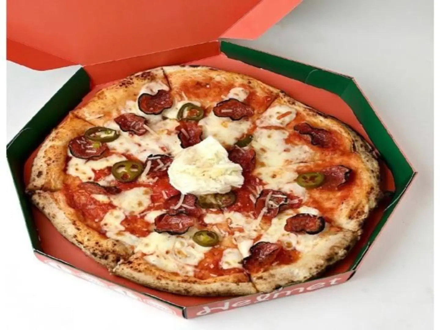 بوراتا ببروني بيتزا