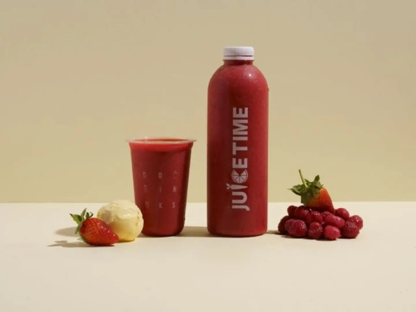 عصير توت وسط