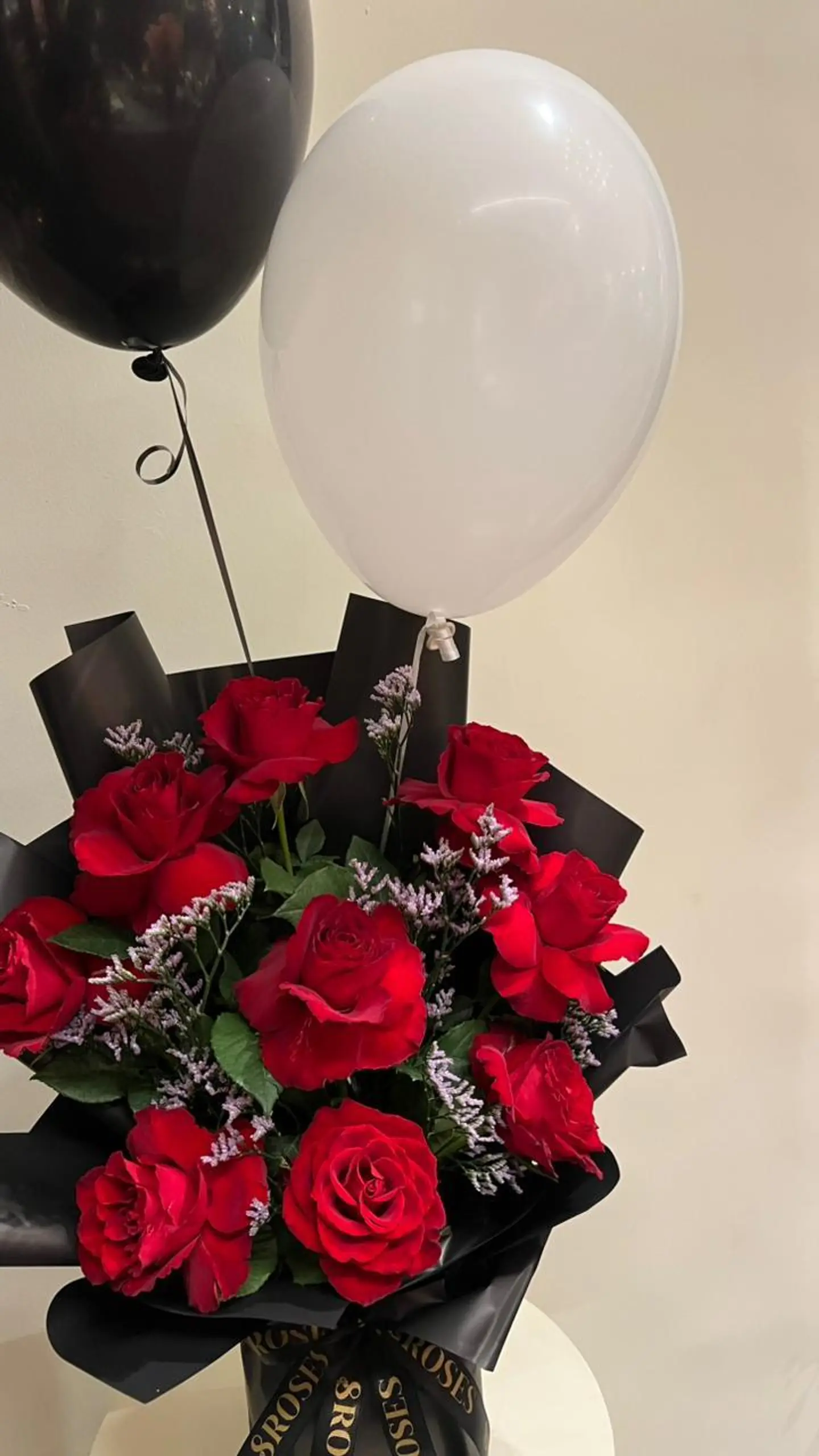 باقة حلى الروز وبالونات