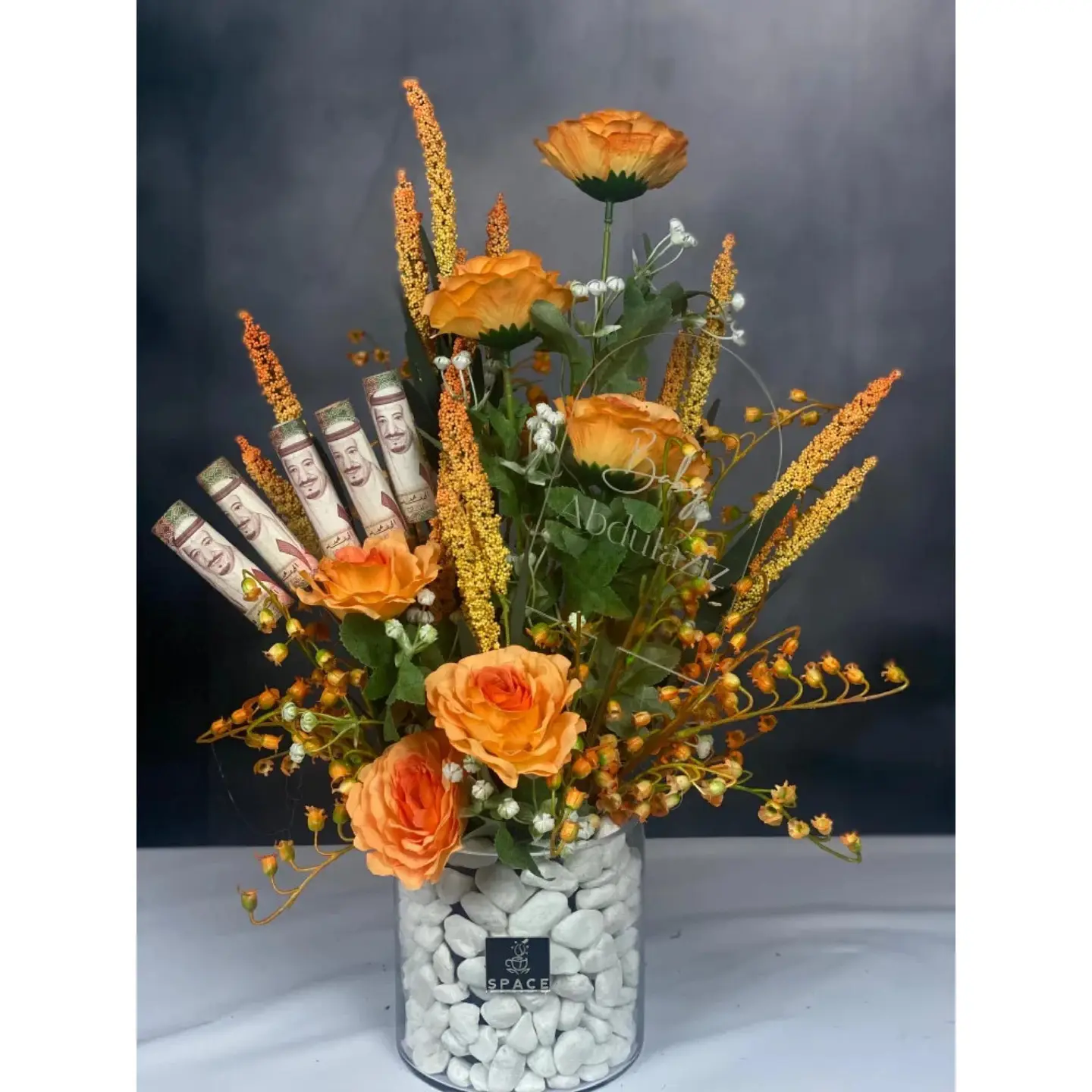 فازة زجاجية بألوان زاهية