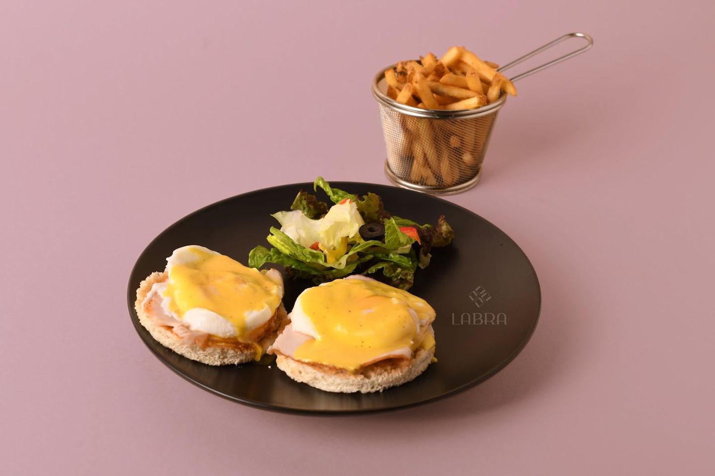 Egg Benedict With Smoked Turkey Slices