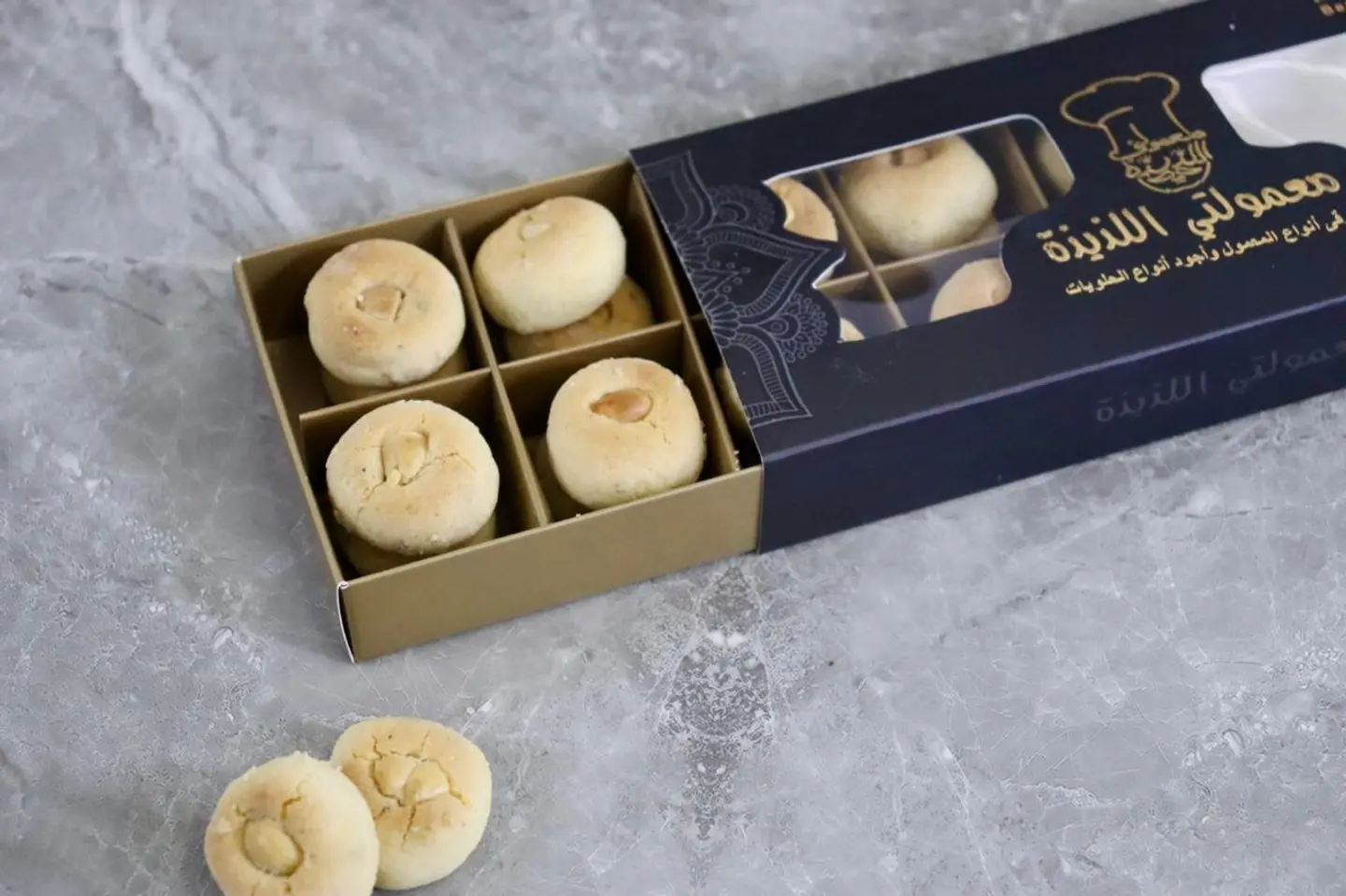 علبة معمولتي غريبة/علبة