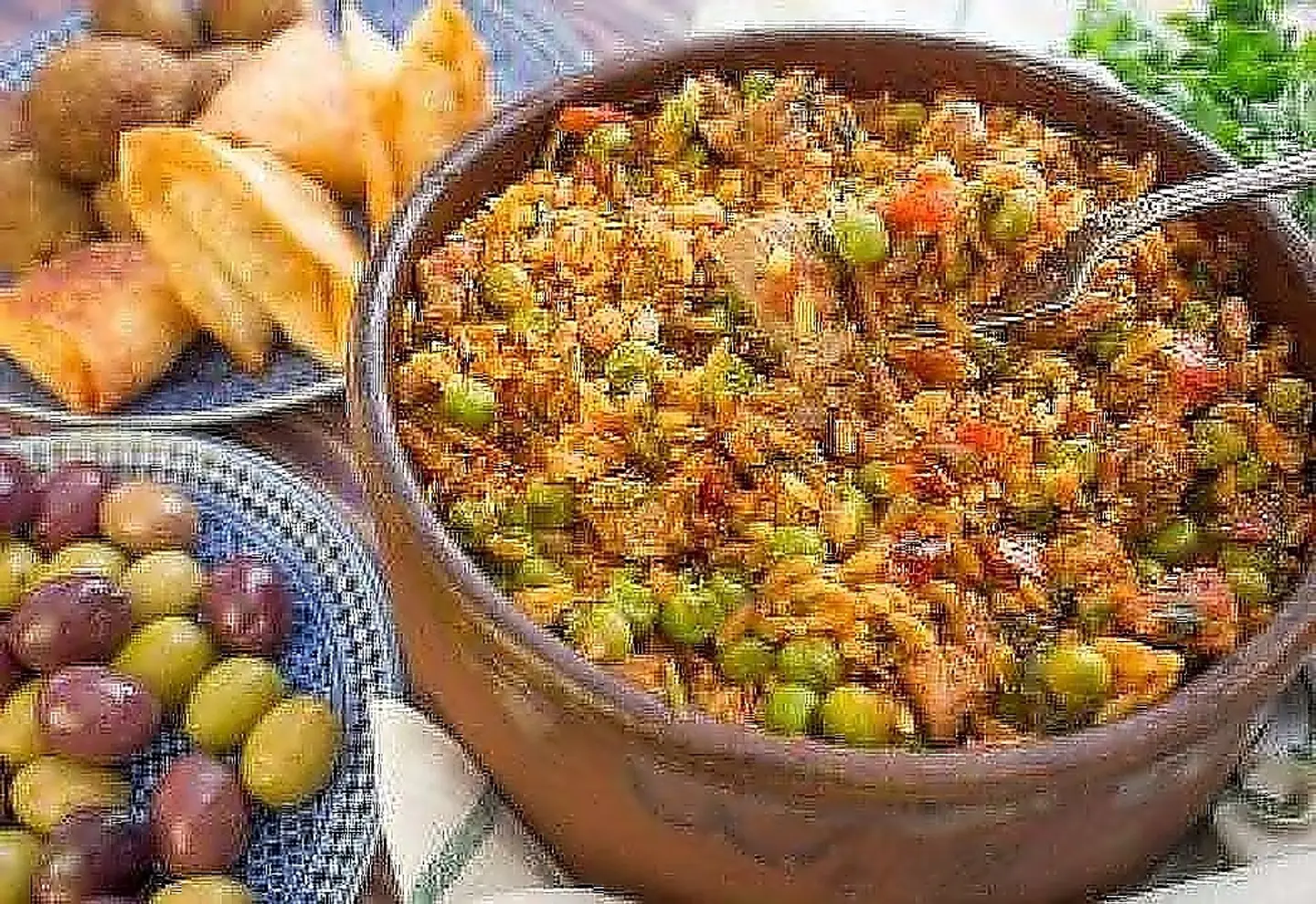 طاجن لسان عصفور باللحمة