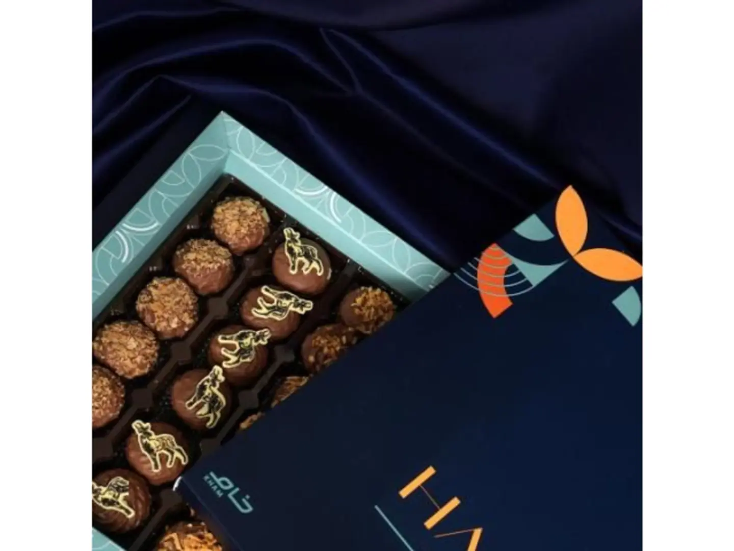 Petit Four Dipped Hameeda