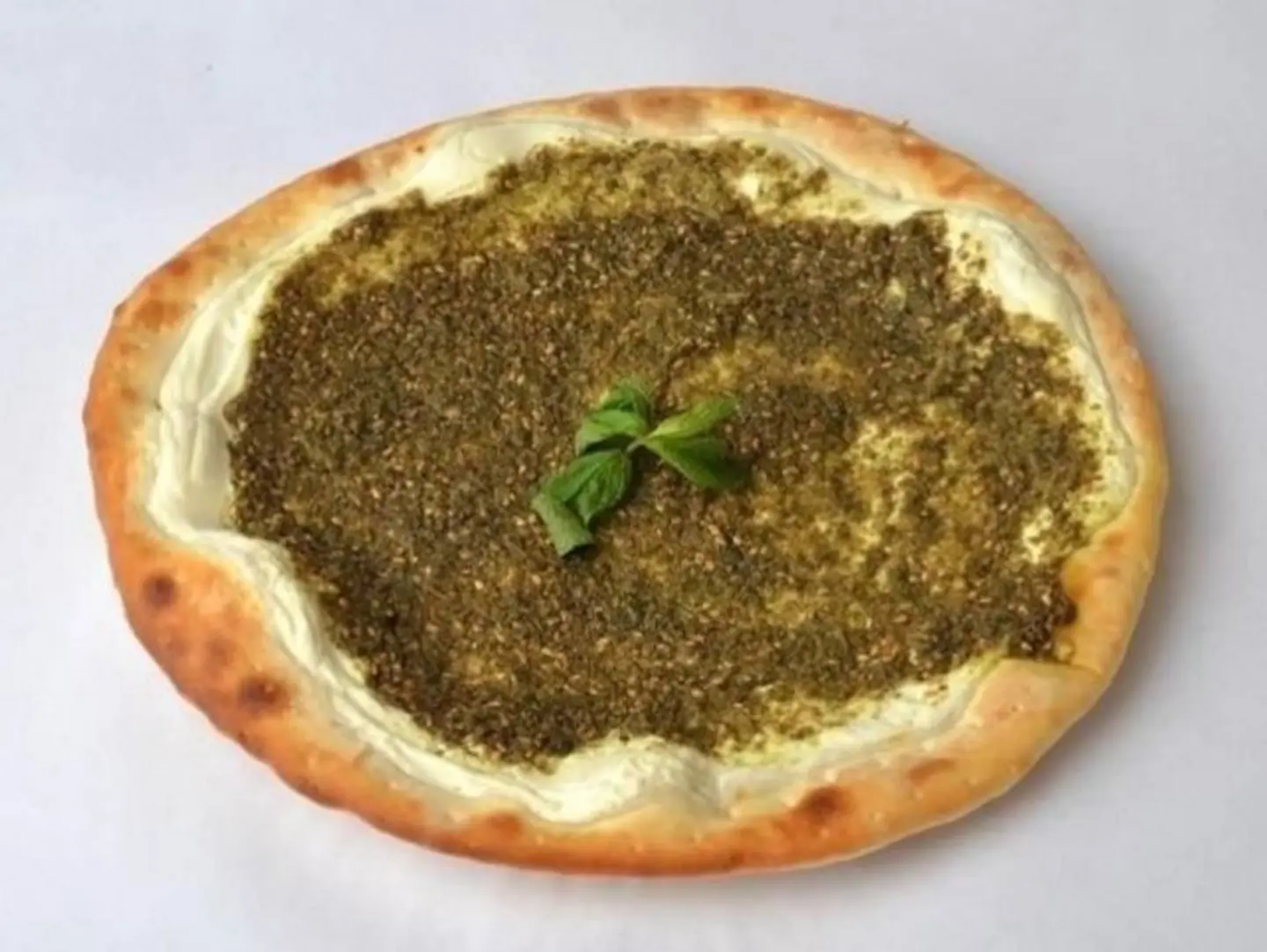 لبنة بالجبن وزعتر
