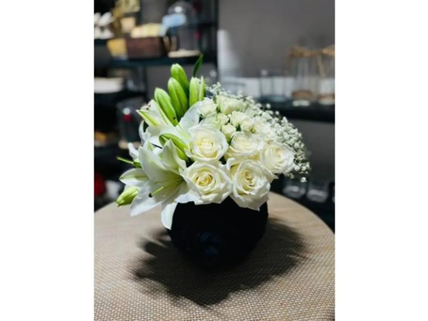 White Elegance Flowers Vase
