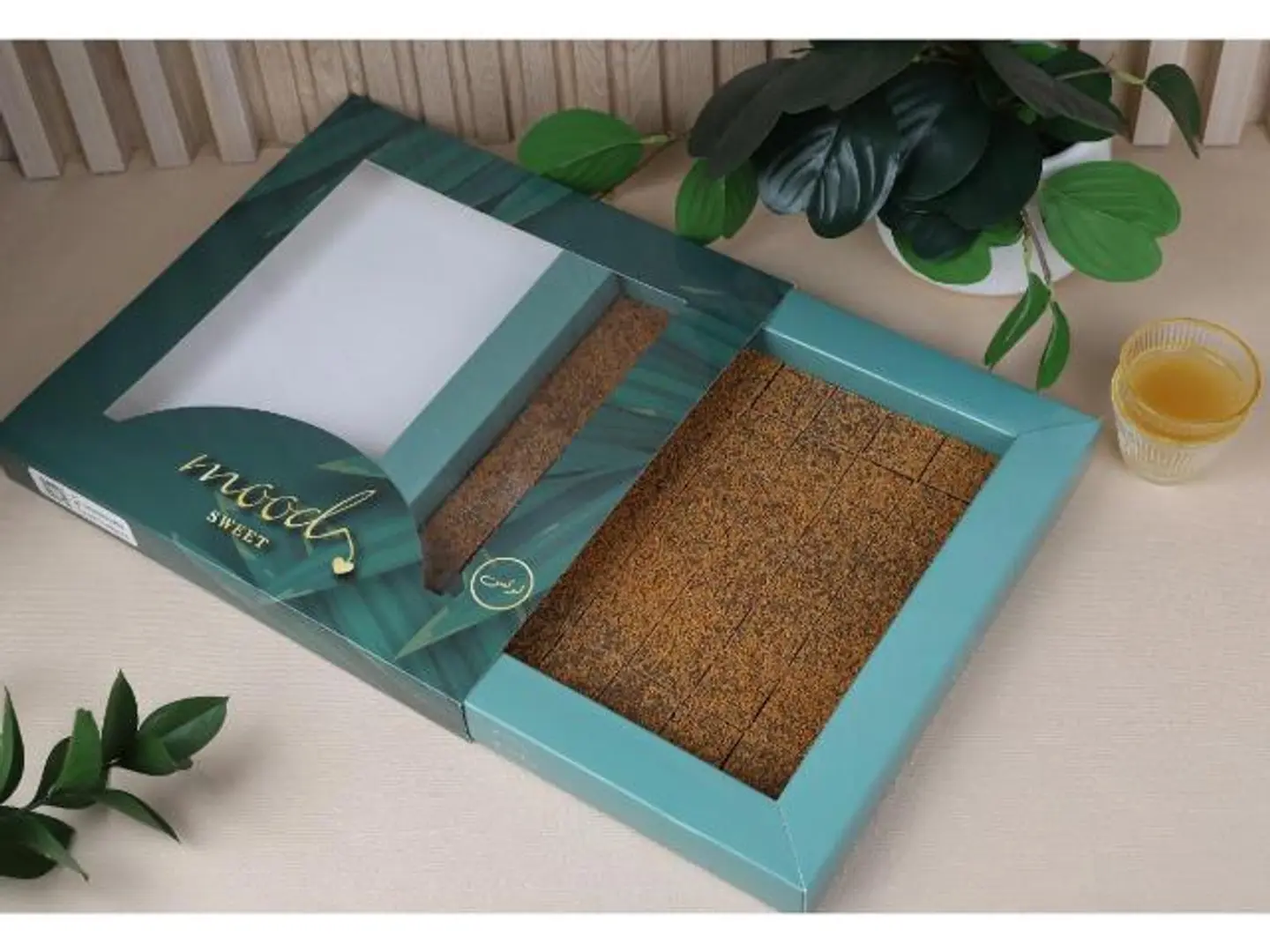 حلى لندن، لوتس