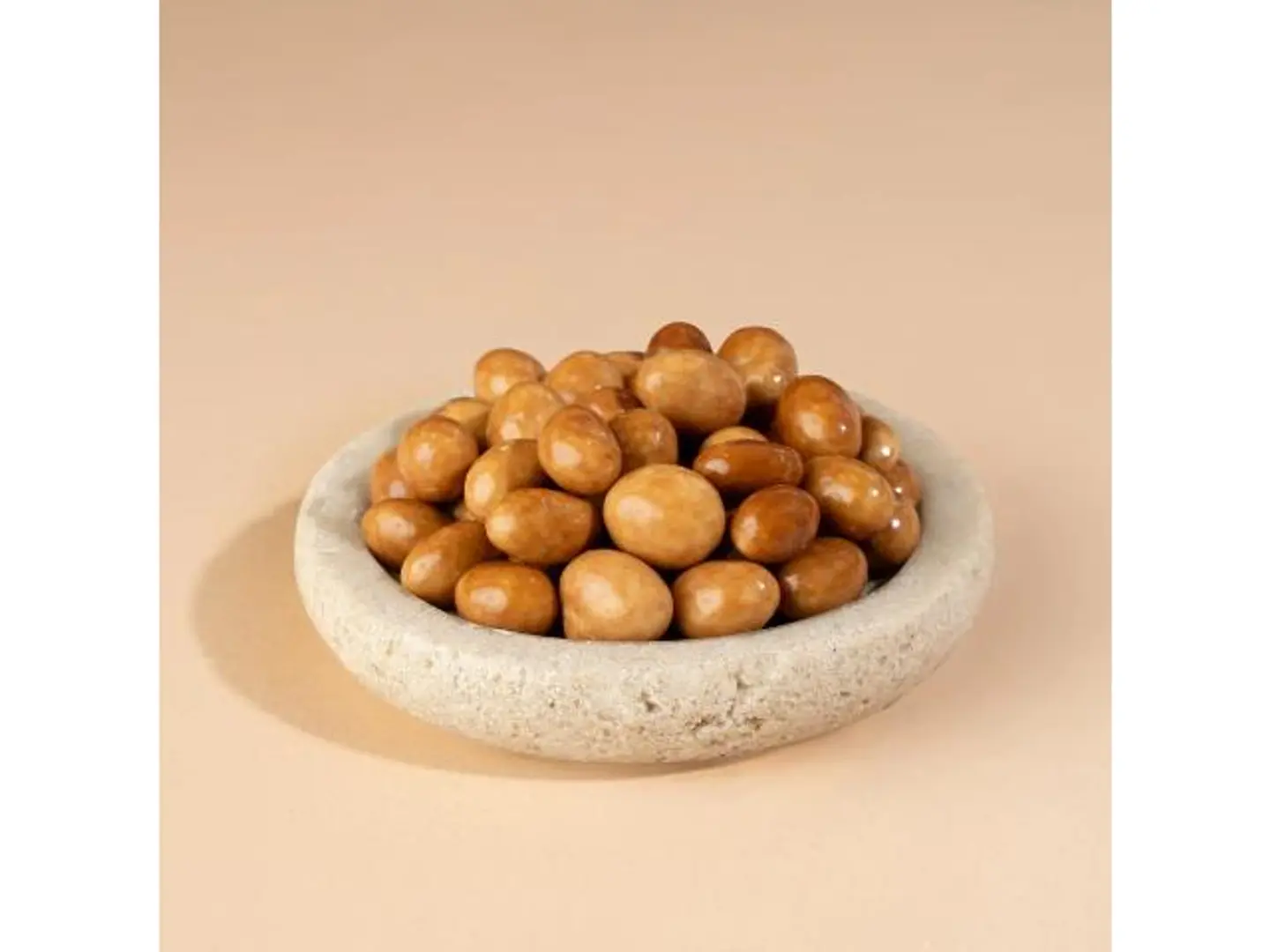 فستق ملبس شوكولاتة كراميل