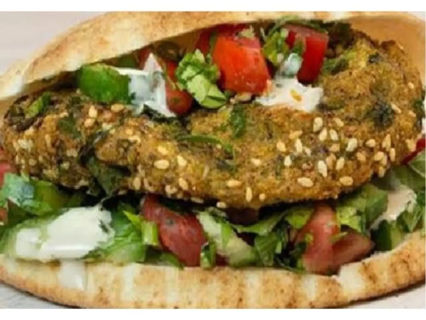 سندوتش طعمية جبنة كيرى مع السلطة
