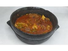 طباخة على حجر