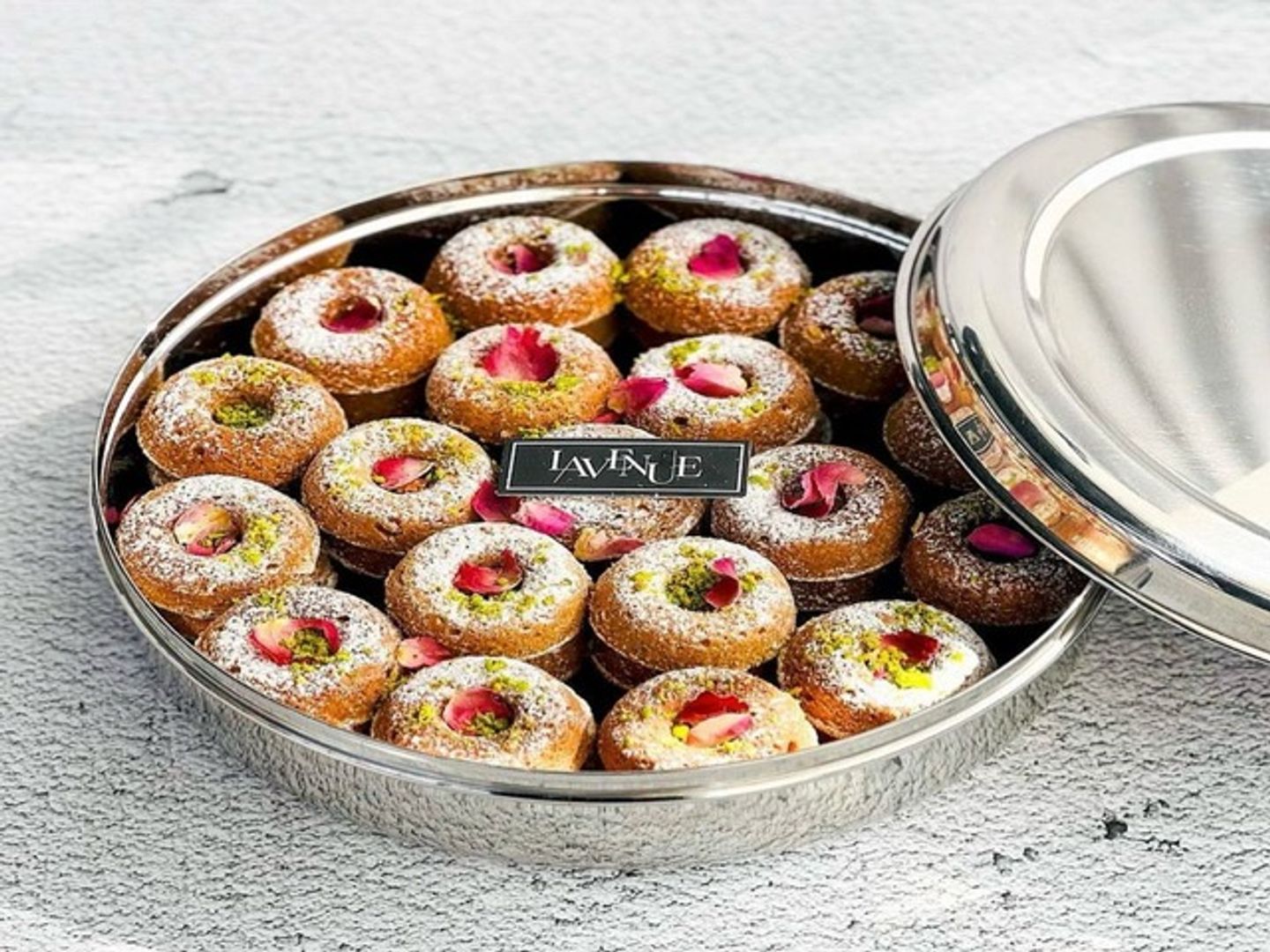 مطبقية غريبة