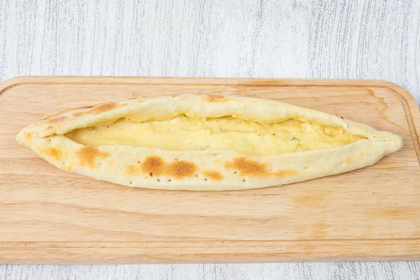 فطيرة جبنة بالقشطة مع العسل