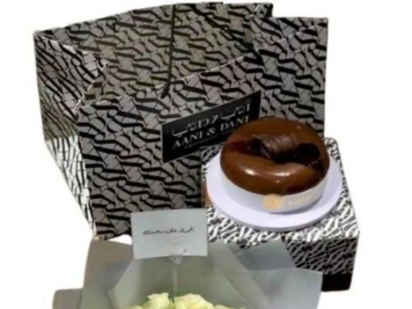 تنسيق ‏من نورِ عينيكِ طلّ الصبحُ مبتسمًا ولحسنِ ثغركِ غنّى الكونُ ألحانا