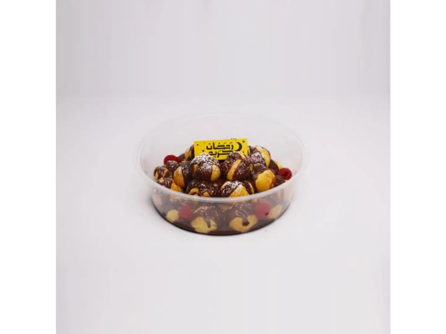 éclair With Chocolate Sauce