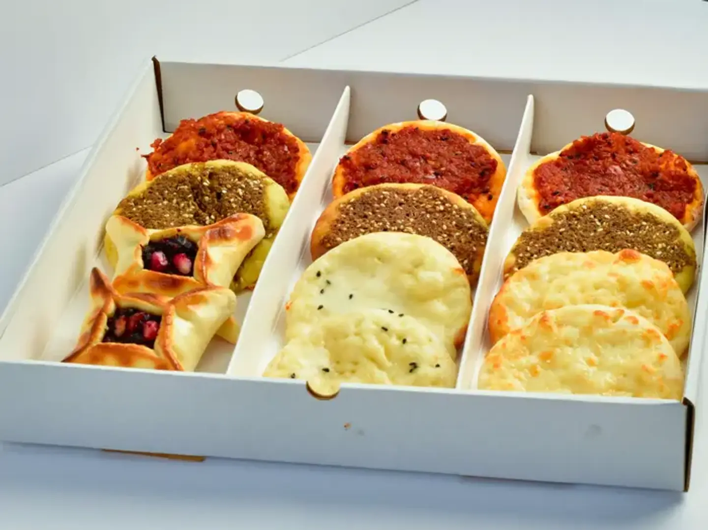 بوكس ميني فطائر مشكل - 24 قطعة