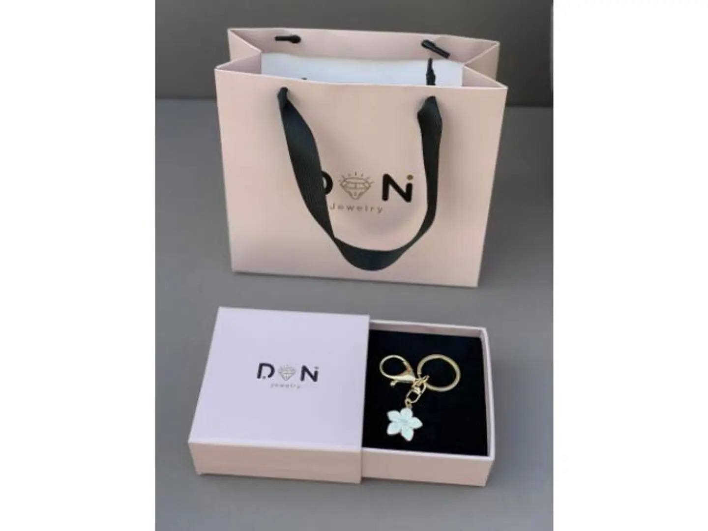 ميداليه نسائيه من دان