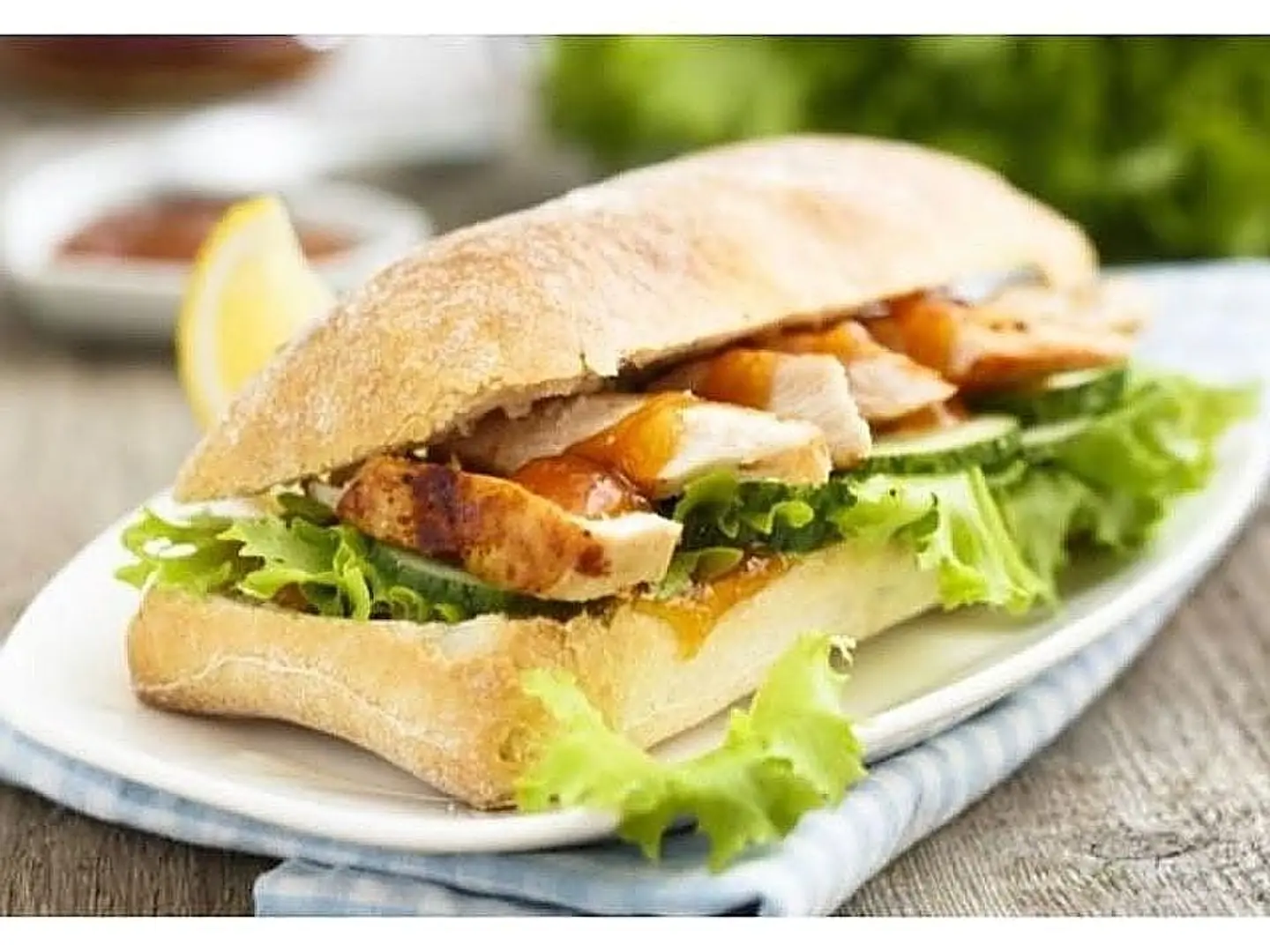 ساندوتش دجاج بالجبن