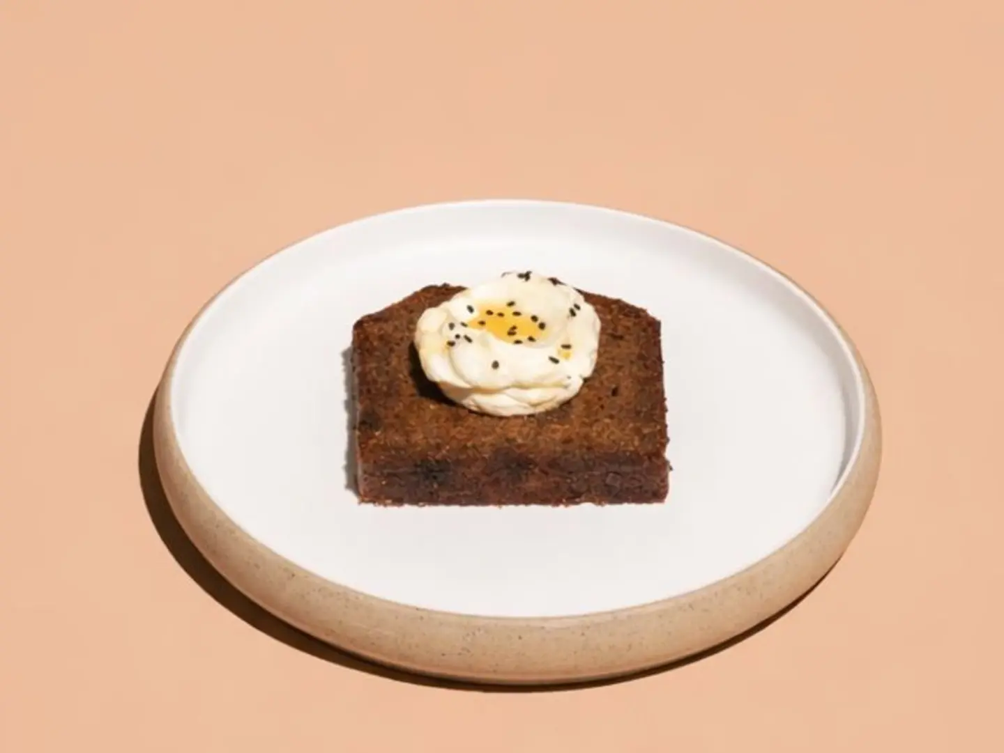 خبز الموز مع الكريمة المخفوقة