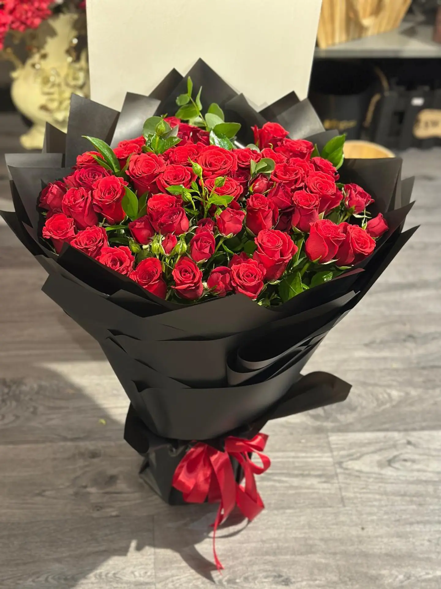 Red Baby Roses Red Roses Bouquet Flowers ,With Balck Reaping