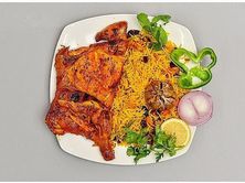 نص حبة دجاج على الفحم مع الأرز