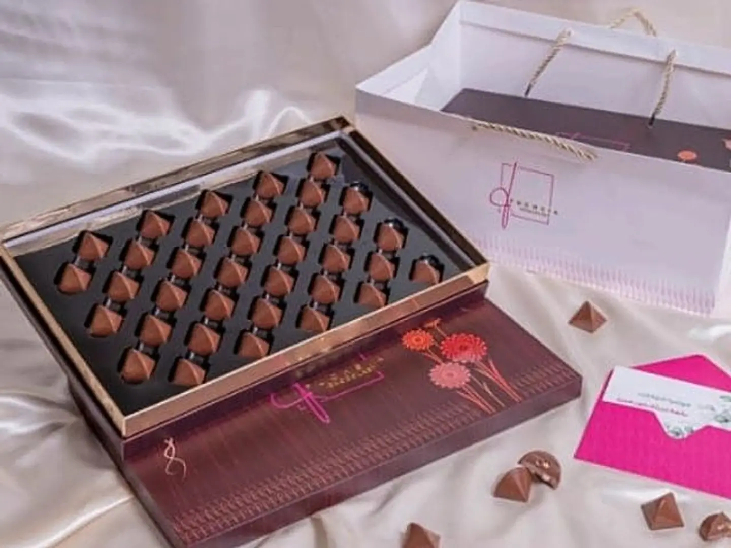 Watan Al Joud Fuchsia Ferrero