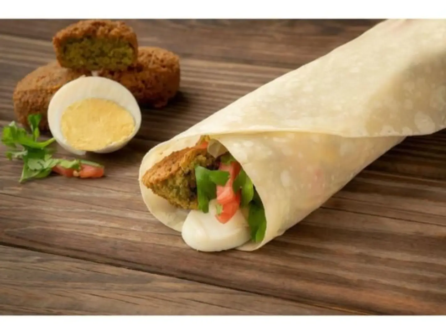 ساندوتش مشكل فلافل مع بيض